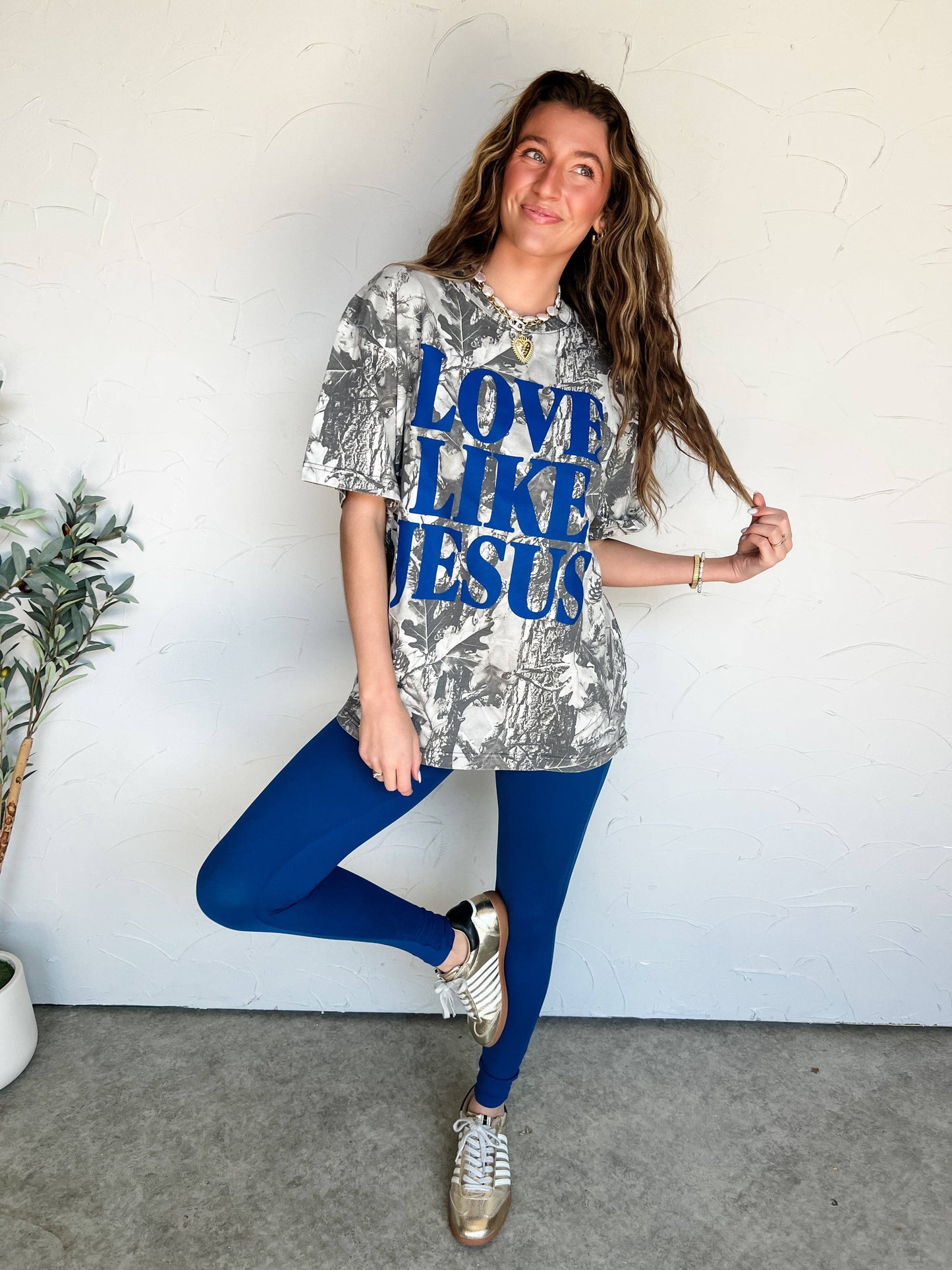 Love Like Jesus Graphic Tee