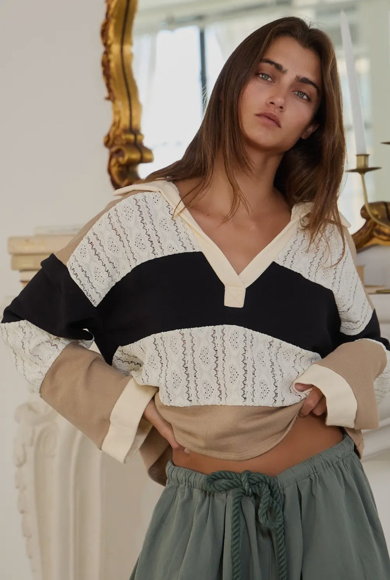 Color Block Stripe Spread Neck
Collared Crop Top