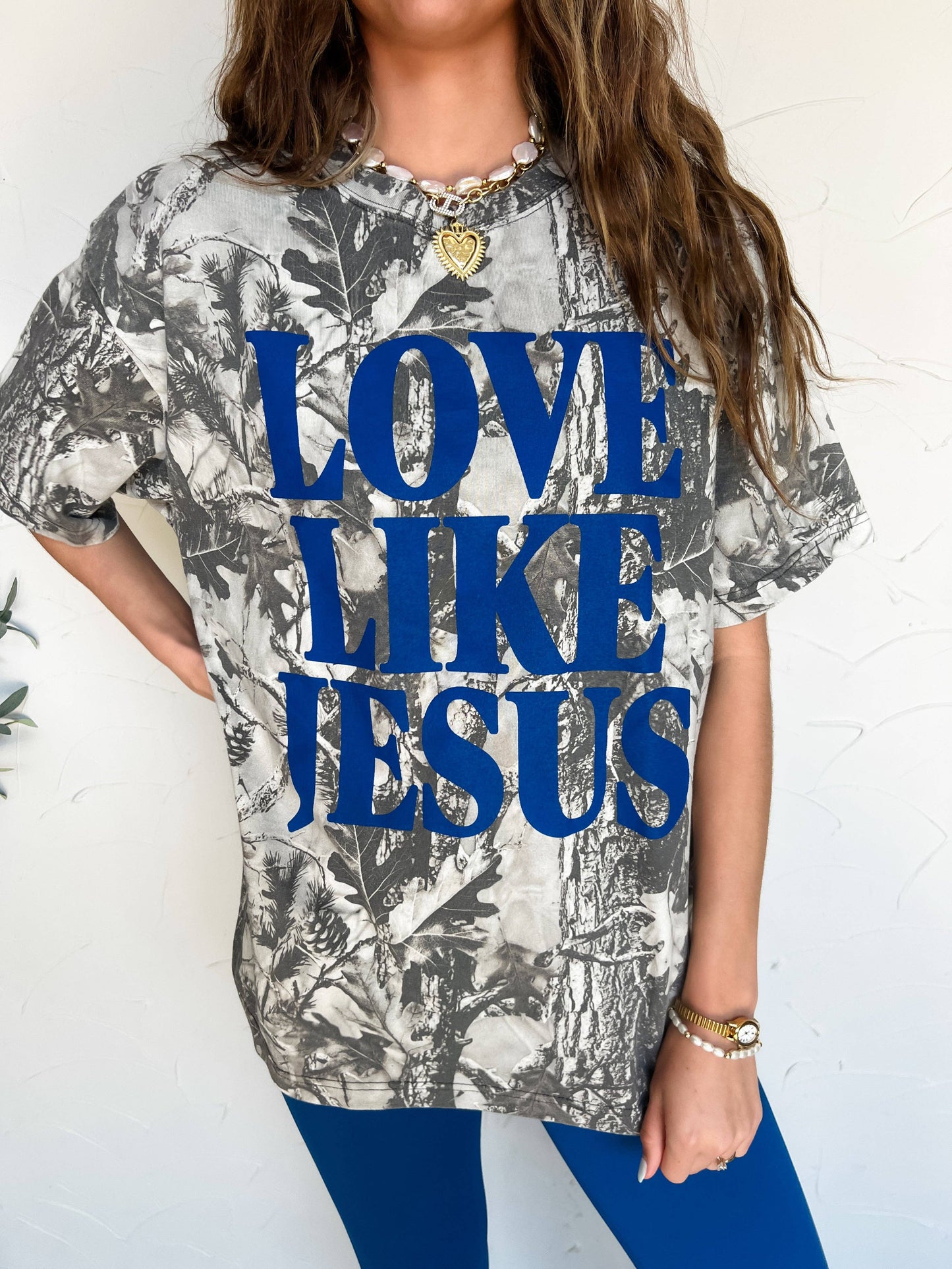 Love Like Jesus Graphic Tee