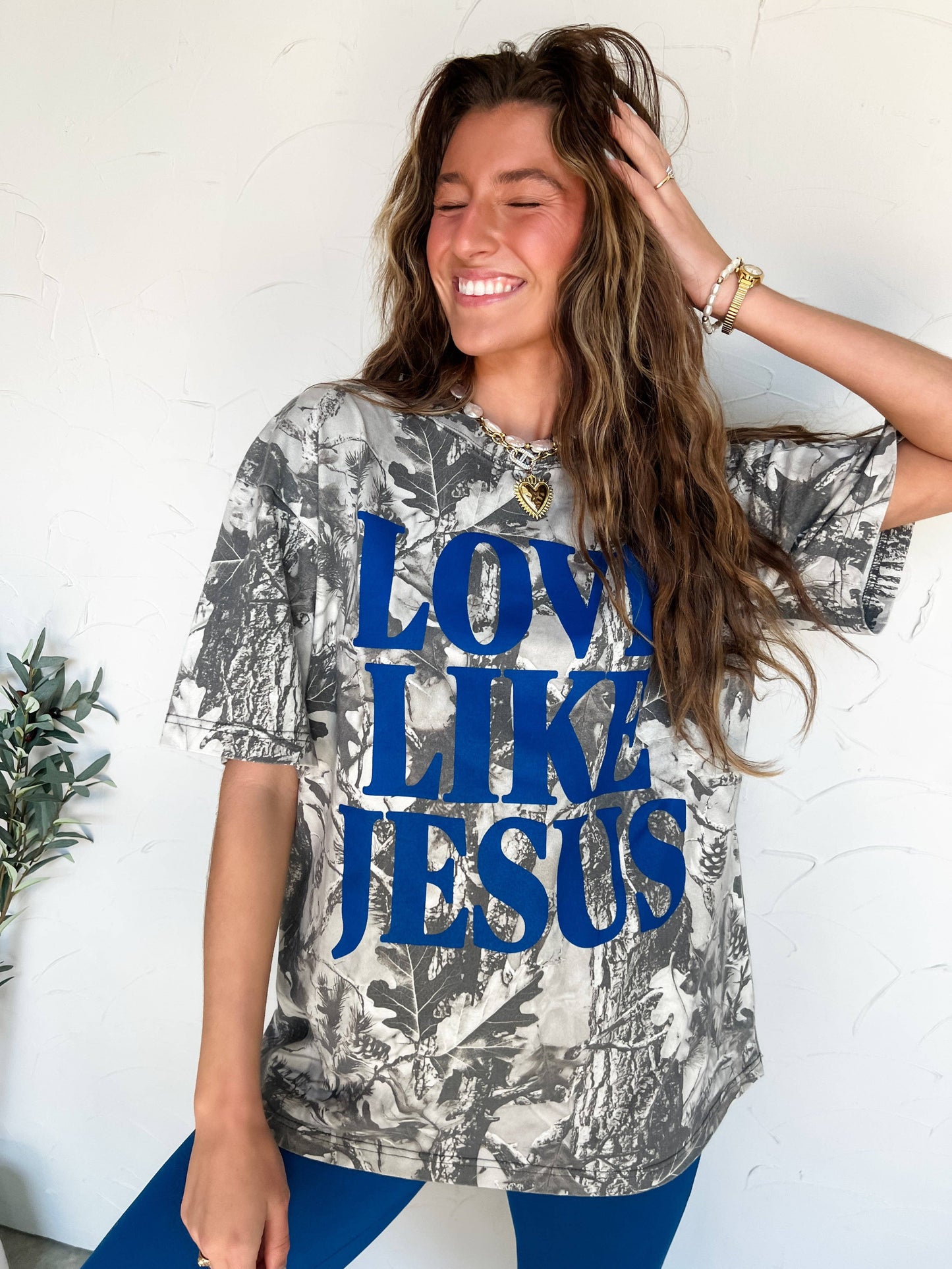 Love Like Jesus Graphic Tee